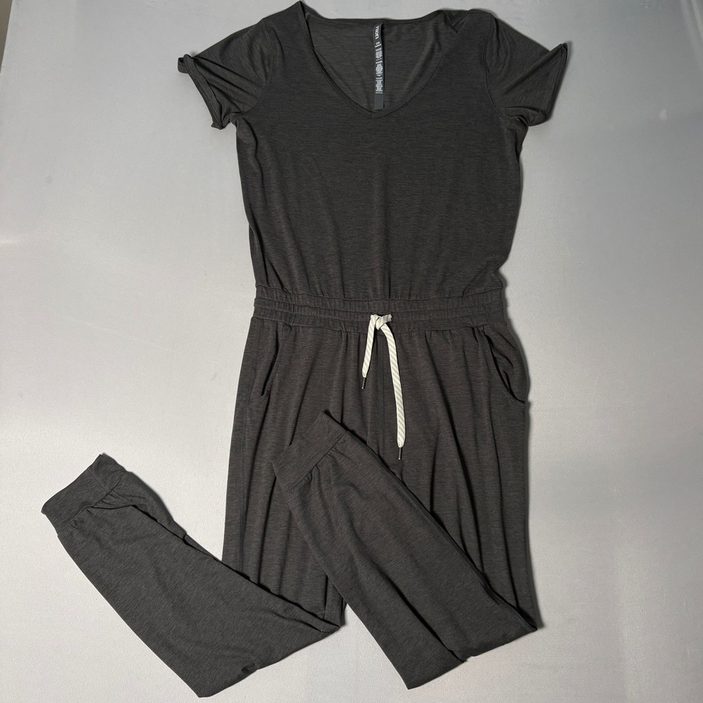 Vuori Performance Jumpsuit Womens Medium Charcoal Heather V-Neck Jogger Pocket